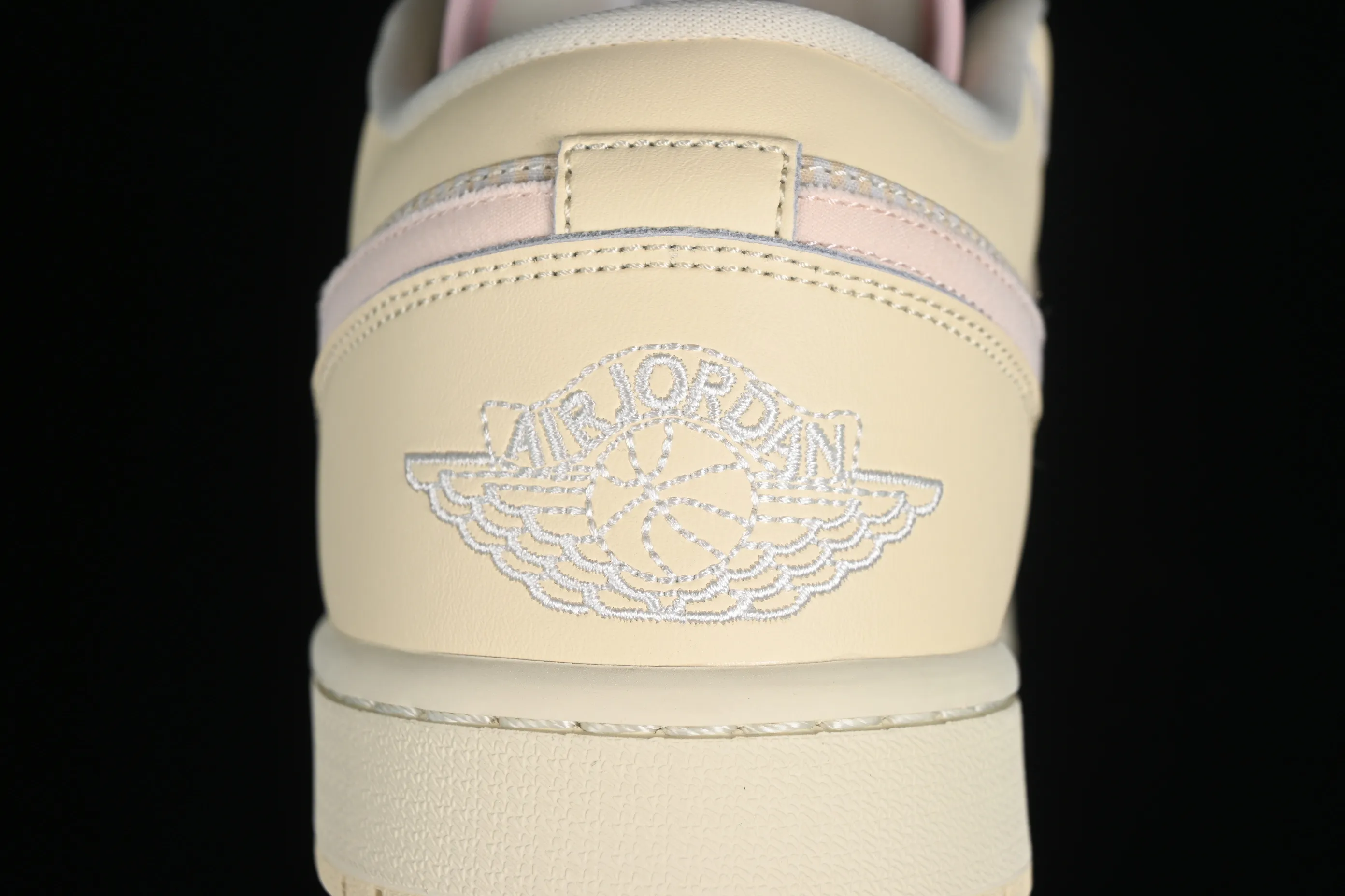 All Categories Air Jordan Jordan Series Basketball Shoes Air Jordan 1 Low Air Jordan 1 Low AJ1 Joe 1 Khaki Pink Low-top Cultural Basketball Shoes FQ1925-100